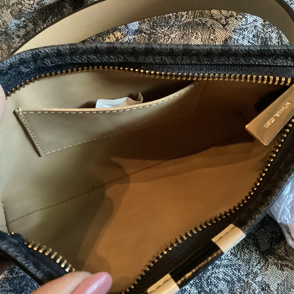 Michael Kors black/gray striped monogram belt bag NWOT - Picture 3 of 4